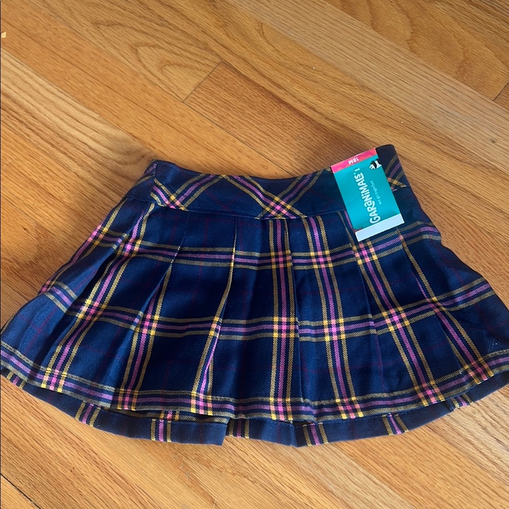 New with tags girl Plaid Skirt in Navy and Yellow